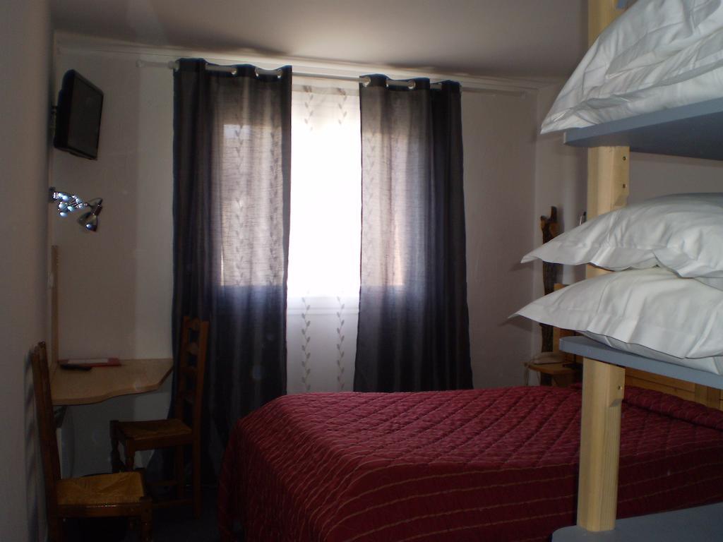 Hotel L Ander Saint-Flour  Room photo